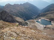 28 Rosita scende sulla dx per rintracciare via di discesa...